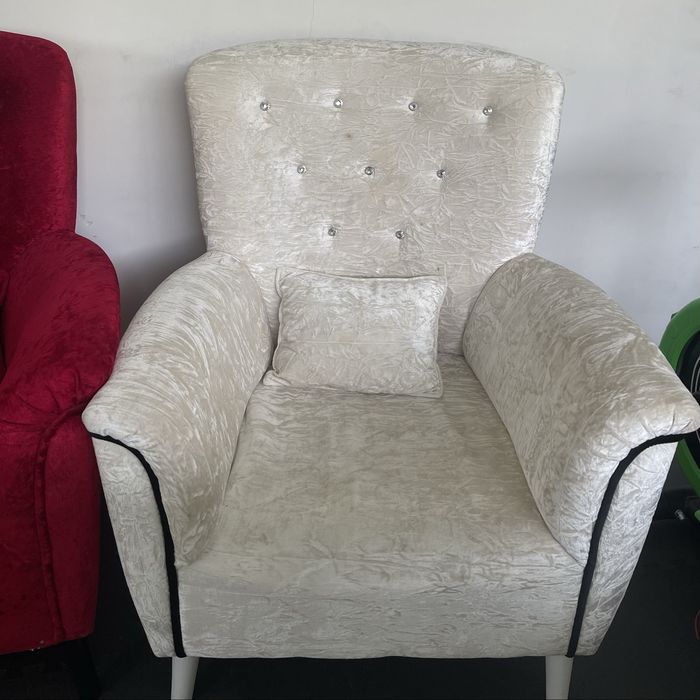 Poltronas Vermelha e Branca