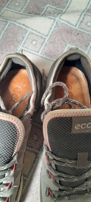 Кросівки,  розміру 38.