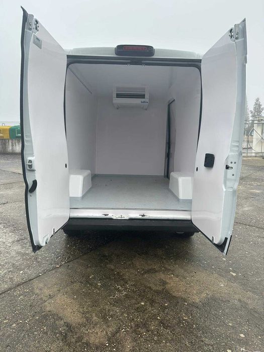Peugeot (refrigeração até 0 graus) BOXER FURGÃO 335 2.2BHDI 180CV EAT8