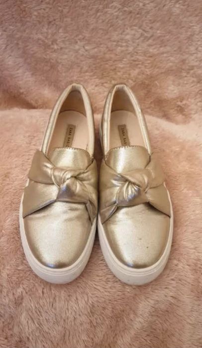 Tenis dourados Zara