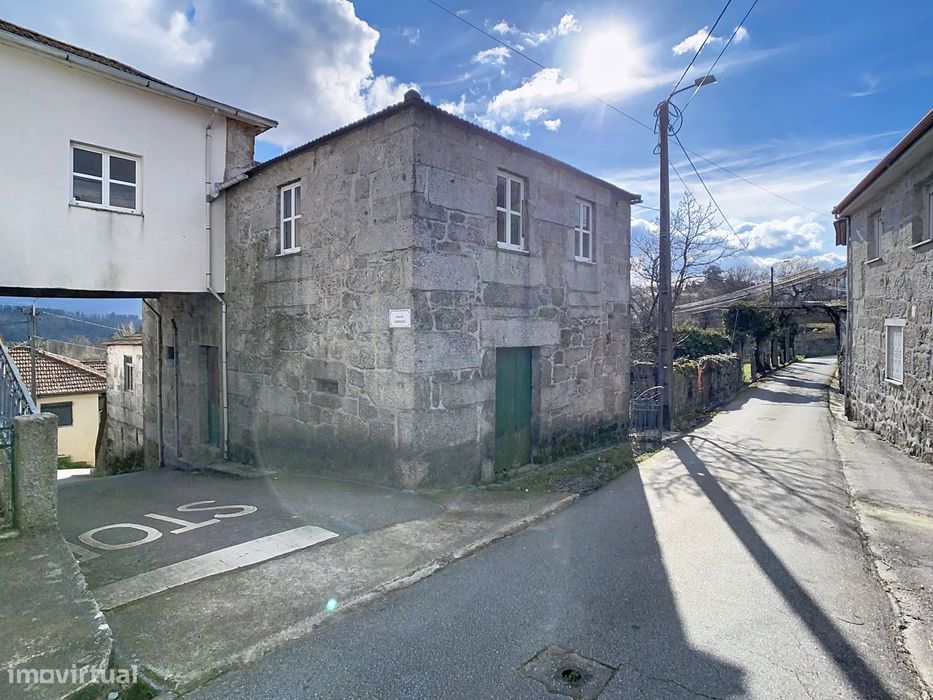 2 moradias geminadas em pedra para restauro — Moreira Do Rei E Várzea Cova, Braga