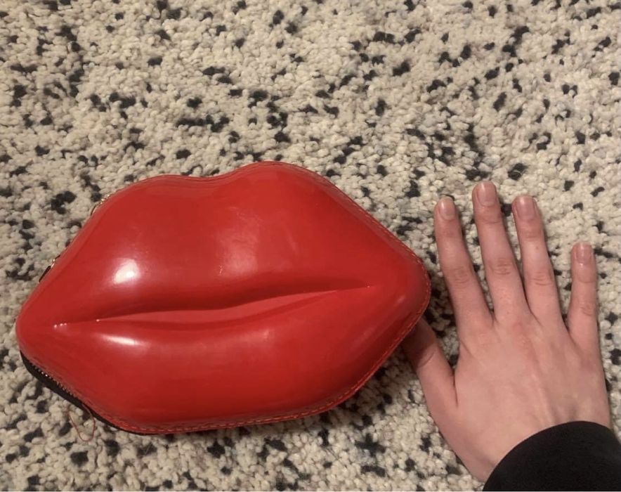 Kopertówka na zamek kształt ust