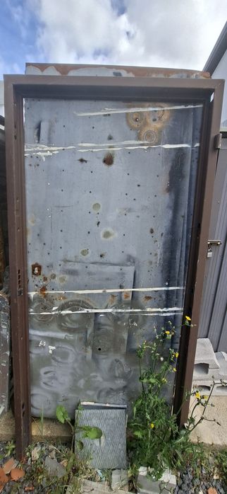 Porta blindada sem painéis