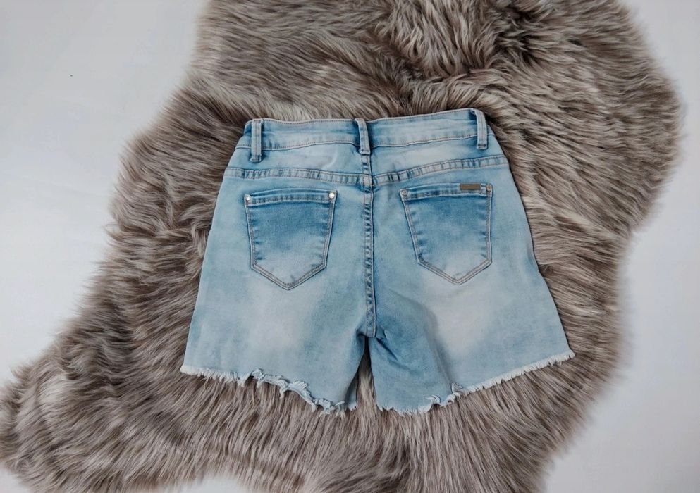 Jasno niebieskie spodenki dżinsowe z perełkami Miss RJ S 36