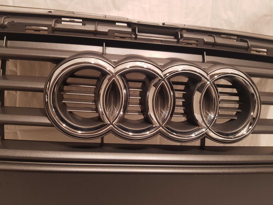 Atrapa grill przedniego zderzaka przód 8XA lift Audi A1 14-18 lift