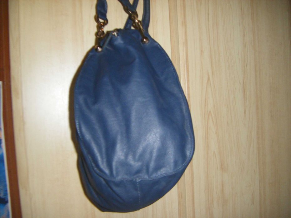 Синяя сумка-хобо на двух ручках