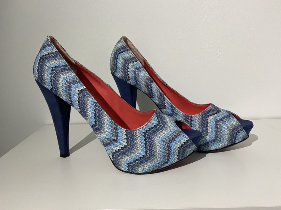 Buty na obcasie 40 czerwona podeszwa