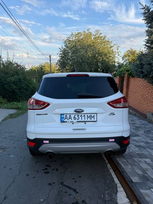 Продаються автомобіль Ford Escape 2013року і