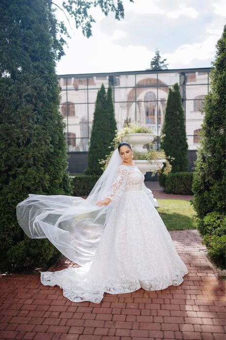 Весільна сукня ручної работи