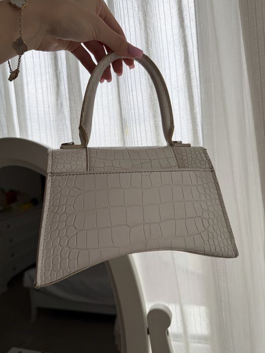 Белая сумка Balenciaga