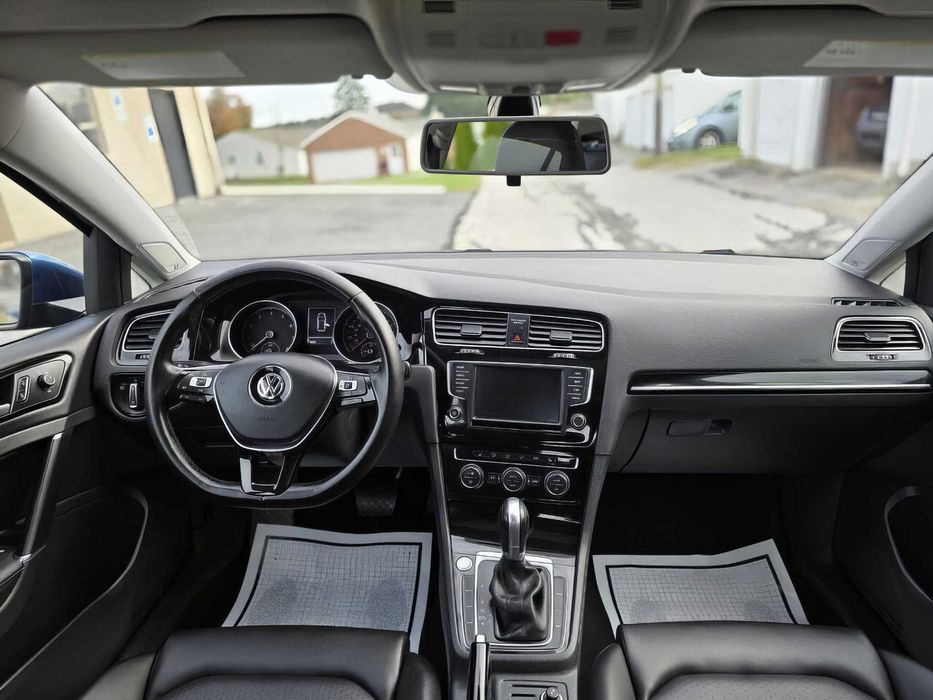 Volkswagen Golf      2017