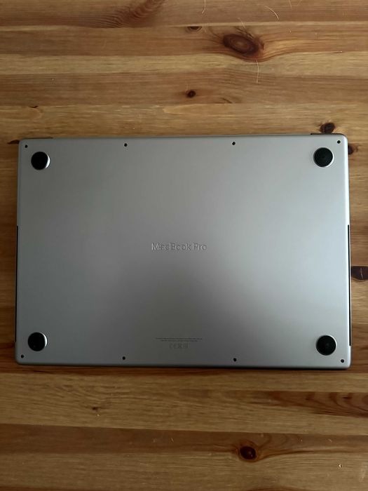 MacBook Pro APPLE Starlight Gray | Lightly Used64751164024707121