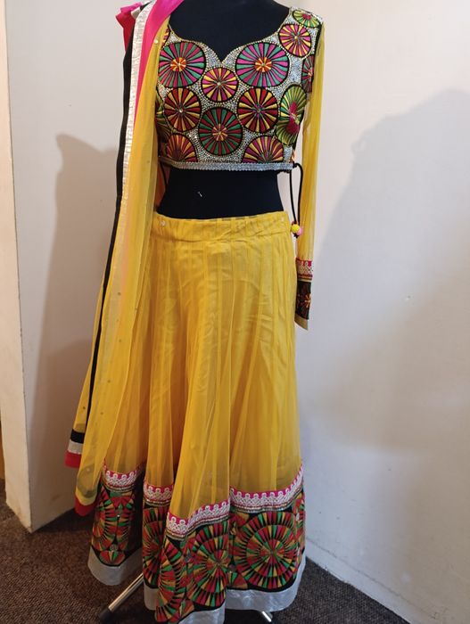 Костюм для индийского танца( Болливуд) р-р S. На рост до 165.