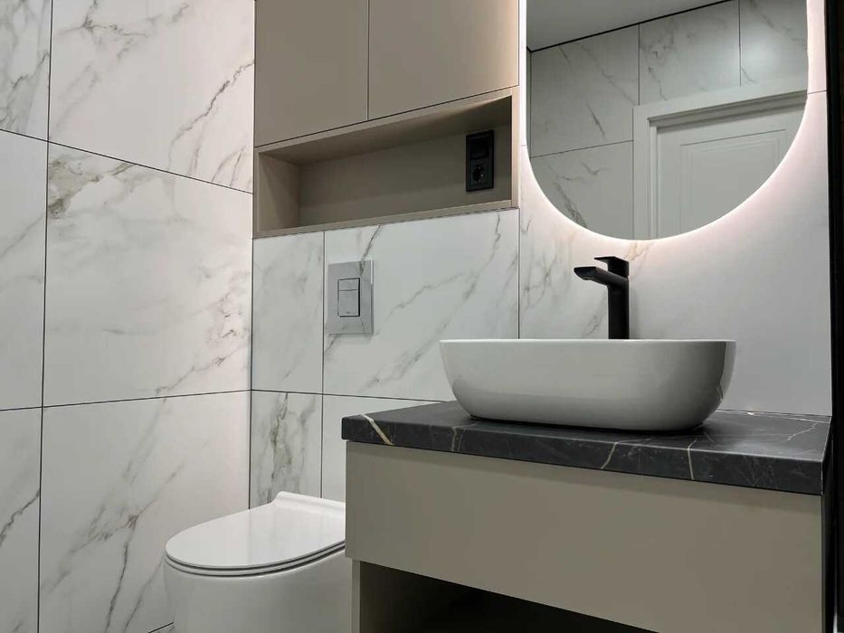 Укомплектована двокімнатна з видом на гори