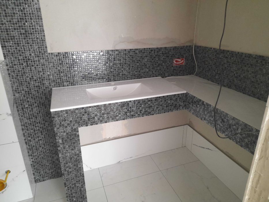 Kafelkowanie,hydraulika,elektryka,malowanie, montaż paneli,gipsowanie.