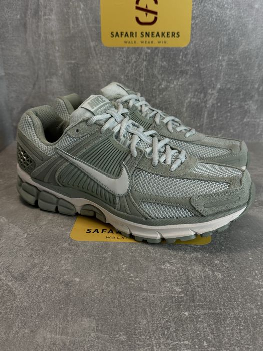 Кросівки  Nike Vomero 5 / EU 42,5 / Оригінал