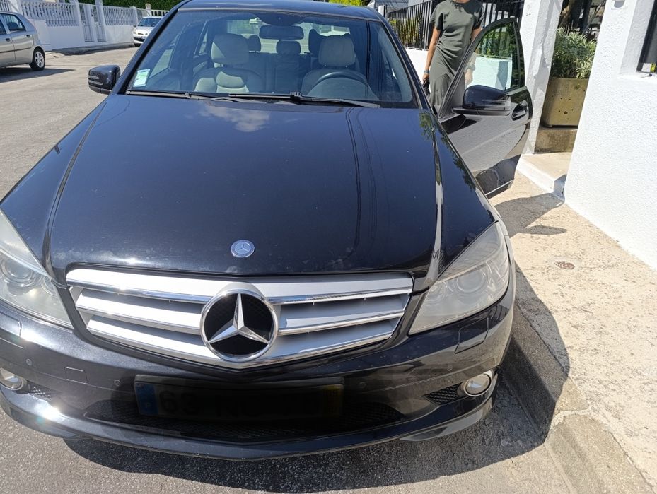 Mercedes-Benz C220 CDI W204 (2009) – Pack AMG Original – Estofos em Pele Branca