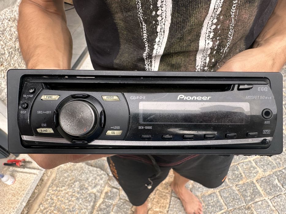 Radio pioneer DEH1000e