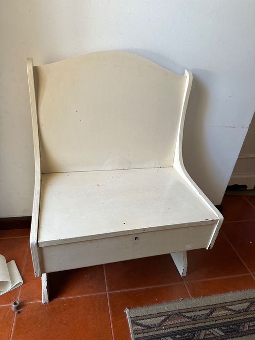 Banco artesanal em madeira – peça única feita à mão