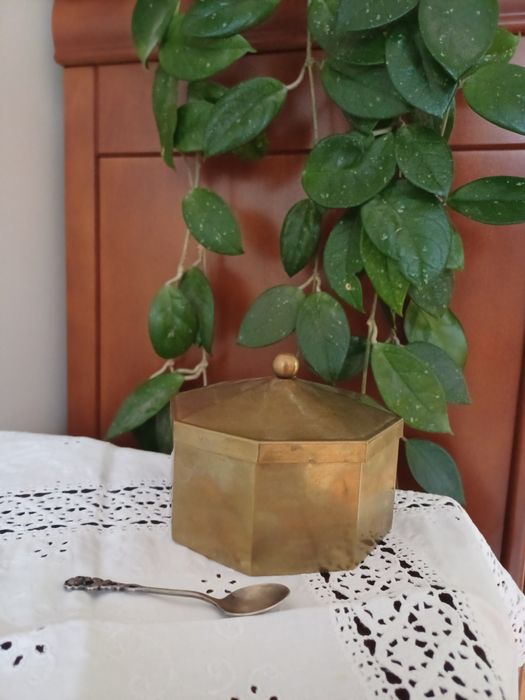 Mosiężna cukiernica