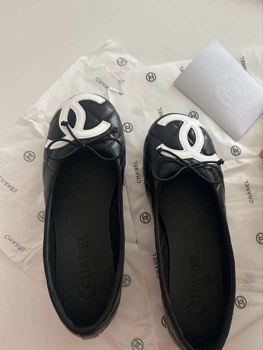 Chanel CC Logo Ballet Flats