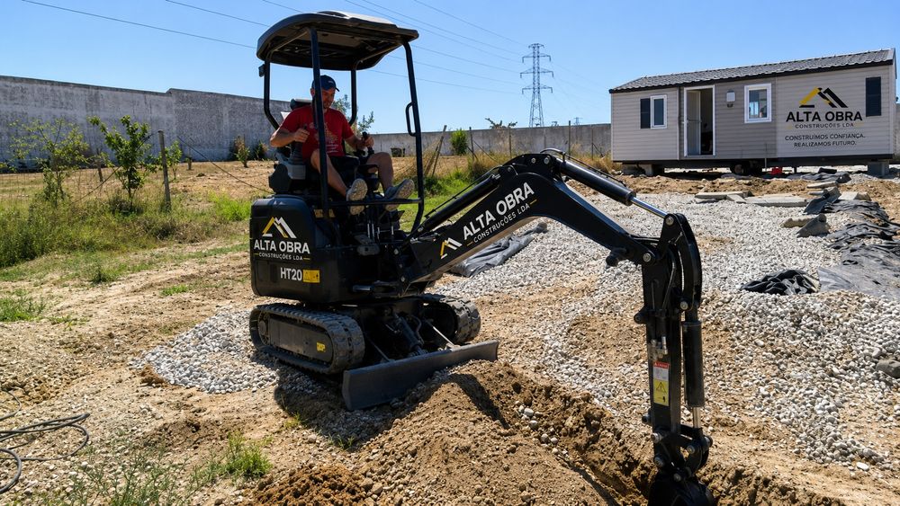 mini giratória com manobrador para aluguer