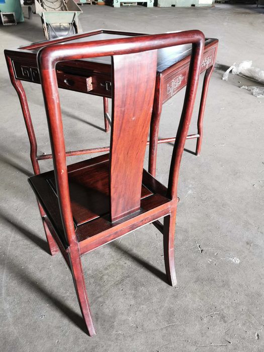 Mesa de jogo com 4 cadeiras