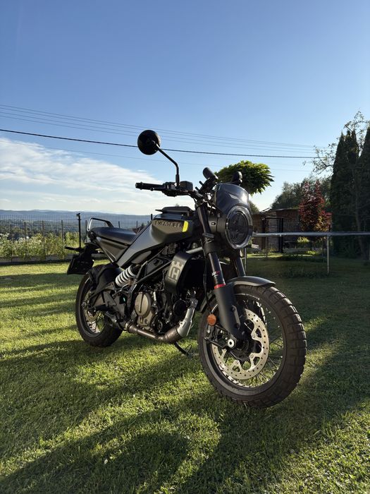 Motocykl Husqvarna Svarpilen 125 Model 2025 kat B  Gwarancja Stan Idealny  15KM