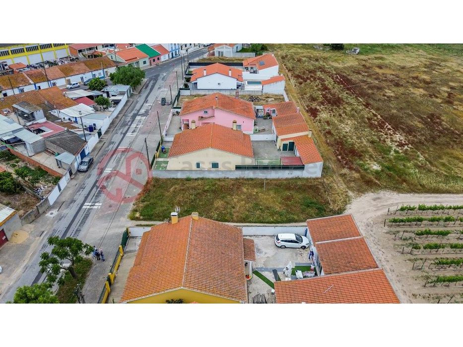 Moradia T3 Isolada Térrea com Telheiro e Garagem em Muge, Salvaterr...