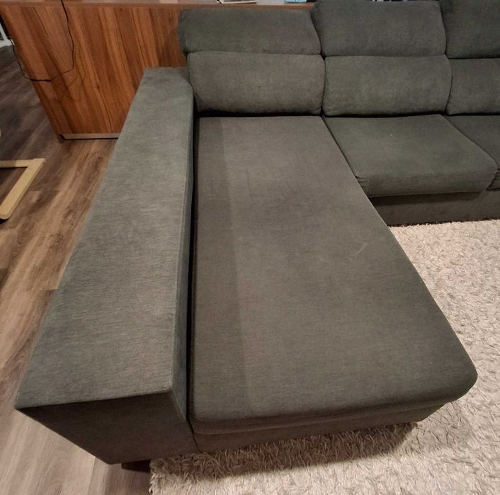 Sofá de sala de estar cinza usado