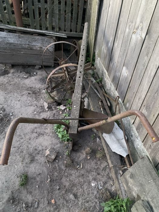 Продав кіний плуг