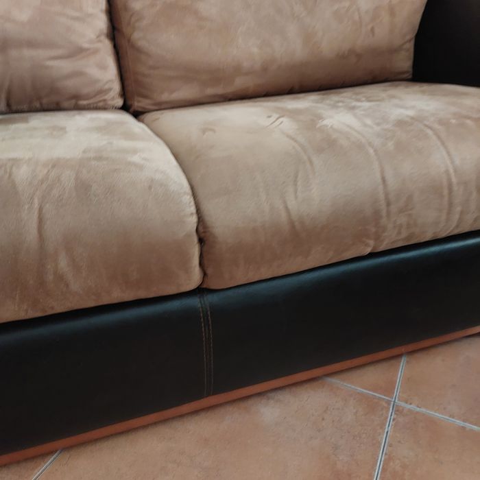 Sofá em pele e tecido