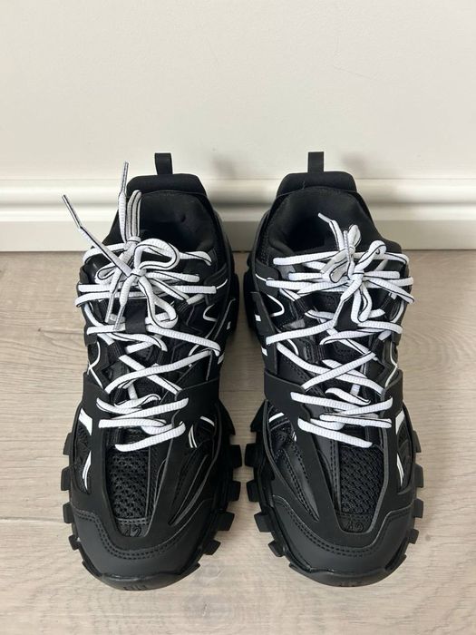 Balenciaga track