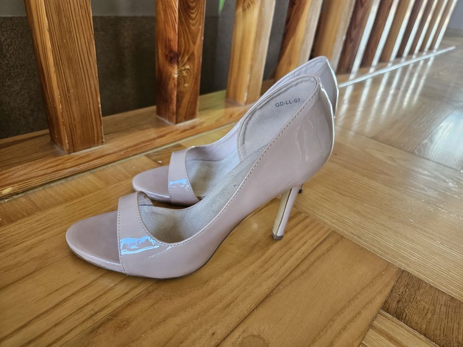 Szpilki pudrowy róż