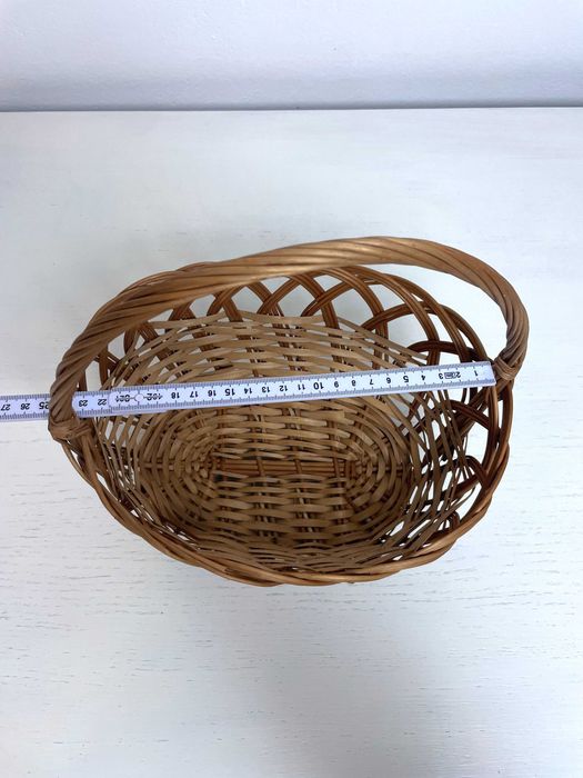Koszyk wiklinowy wys 9cm, szer 20cm, dł 24 cm