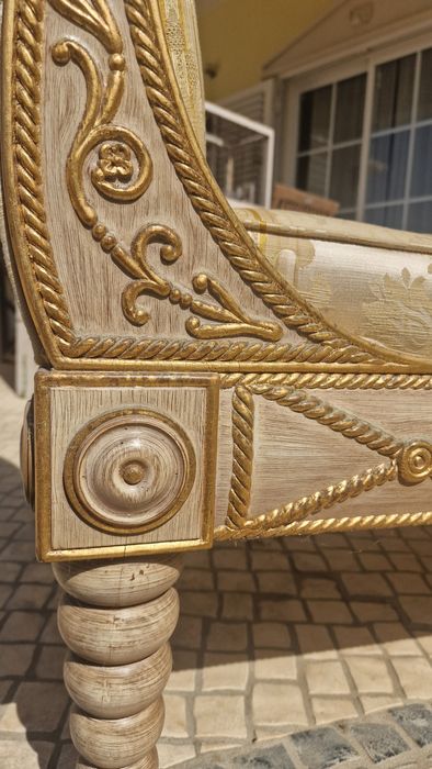 Canapé estilo Louis XVI.