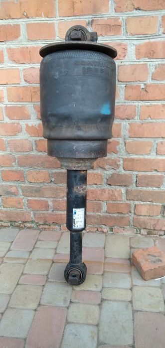 Пневмостойка ман