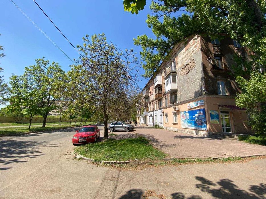 Продается трехкомнатная сталинка на Героев АТО/ 97 квартал