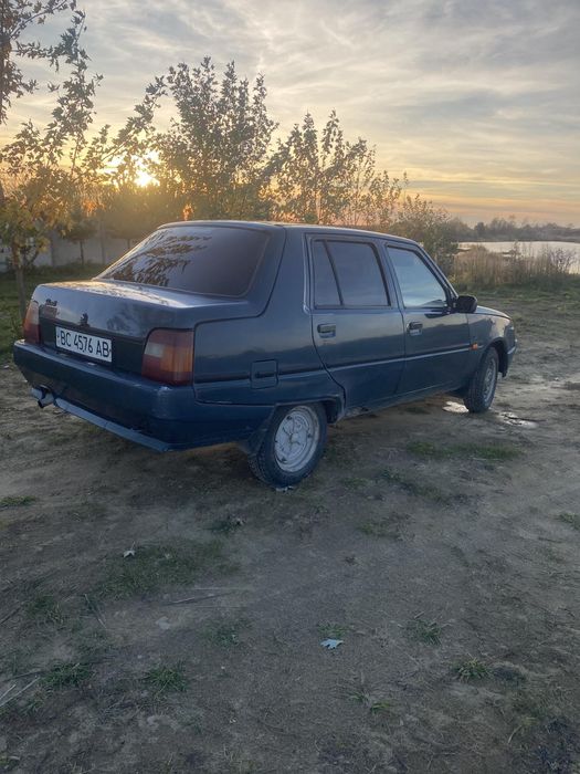 Славута в доброму стані на ходу мотор 1.2