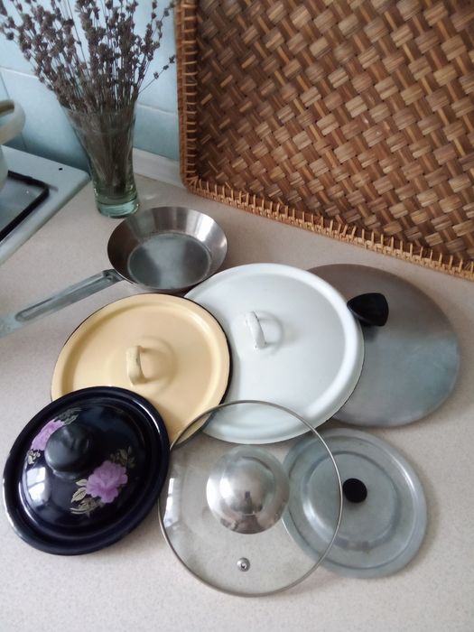 Кастрюли, крышки