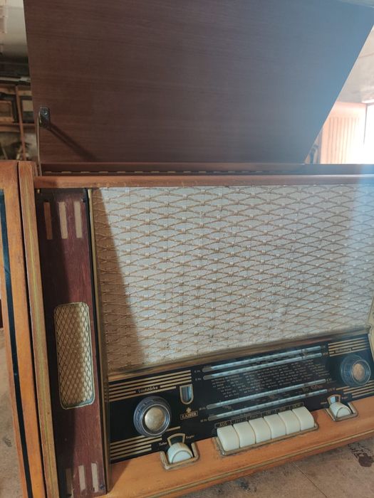 Móvel Rádio e Gira-Discos Kaiser