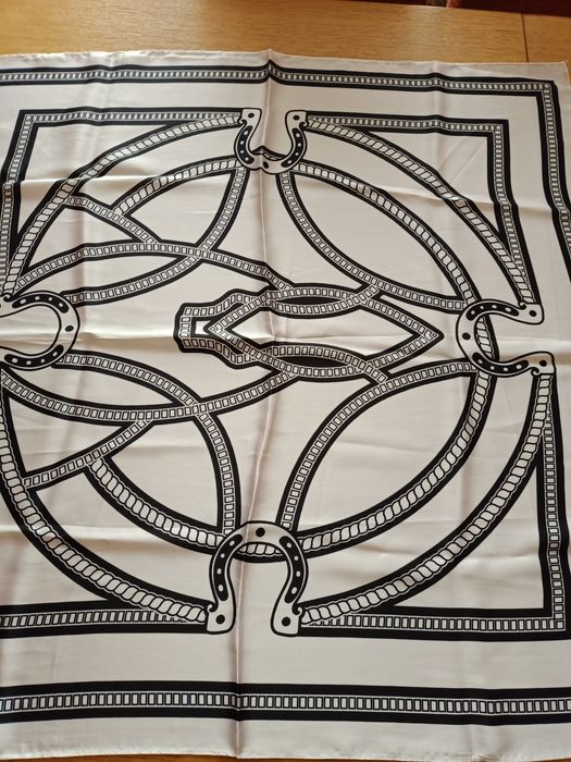 Jedwabna apaszka 67 cm x67 cm