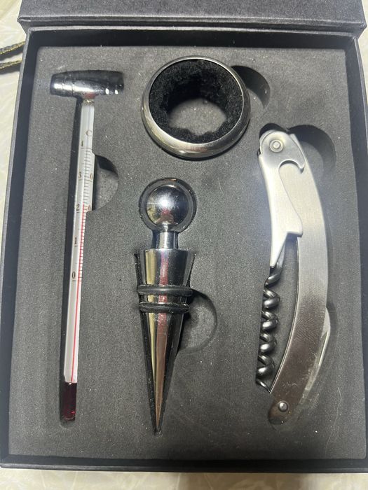 Набір для вина,новий