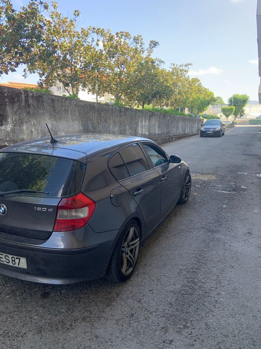 BMW série 1 e87 com caixa automática em muito bom estado