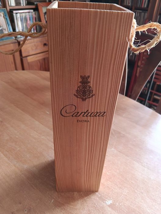 Caixa de madeira para garrafa - peça de artesanato