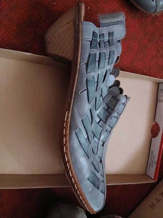 Nowe skórzane buty Rieker