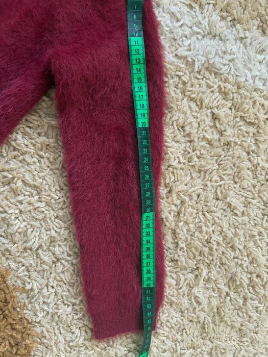 Пухнастий светр-травка кольору марсала/бордо з котиками з паєток