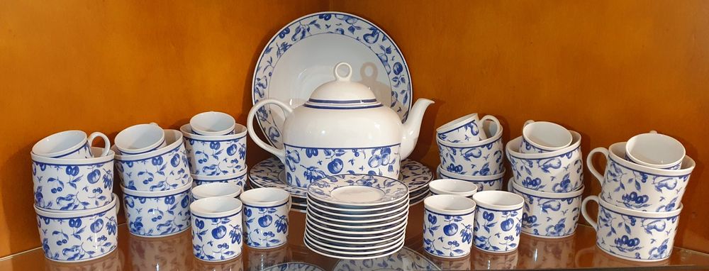 19 DEZEMBRO.Serviço jantar, café e chá 100 peças Azul