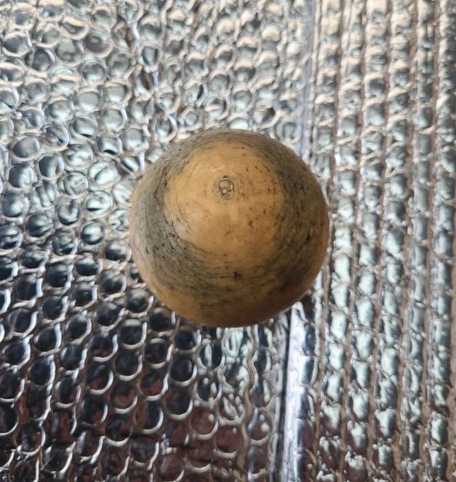 Bola de bilhar com mais de 100 anos