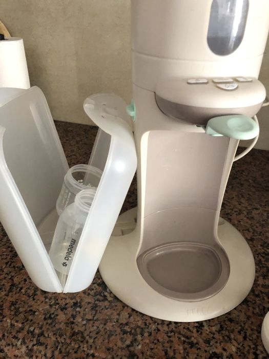 Maquina de preparar biberões marca Beaba